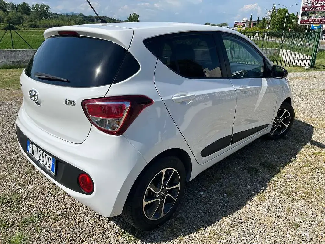 Usata Hyundai i10 67 CV (49 kW) 2019 Bianco Utilitaria