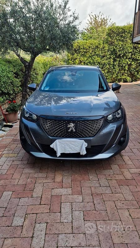 Usata Peugeot 2008 100 kW (136 CV) 2021 Grigio SUV