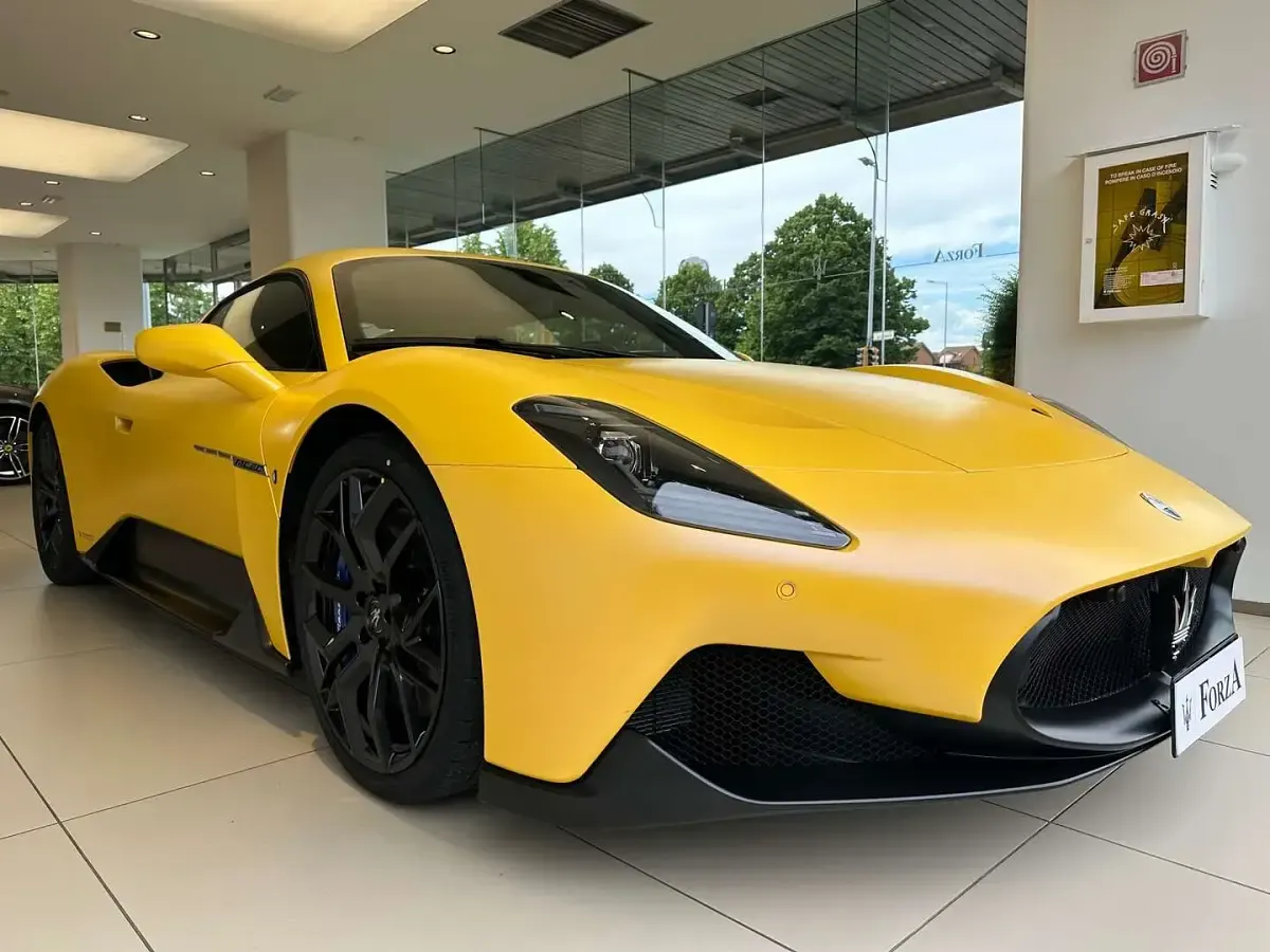 Usata Maserati MC20 630 CV (463 kW) 2023 Giallo genio matte Berlina