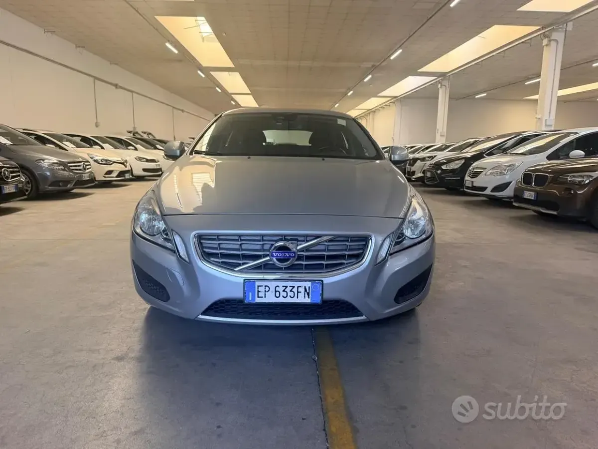 Usata Volvo V60 Momentum 115 CV (84 kW) 2012 Grigio Station wagon