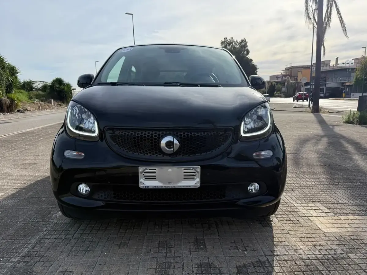 Usata Smart ForFour Prime 71 CV (52 kW) 2018 Nero Utilitaria