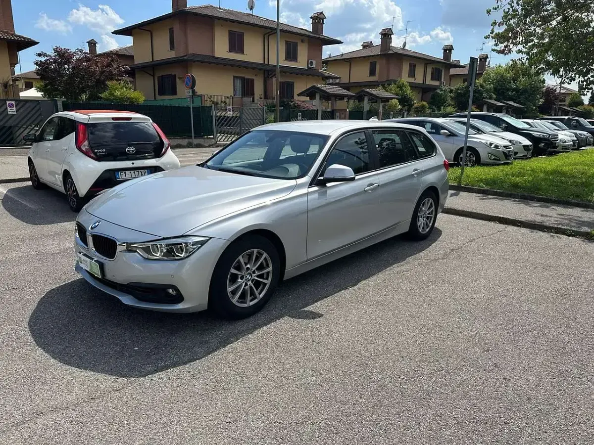 Usata BMW 318 Advantage 150 CV (110 kW) 2017 Argento Station wagon