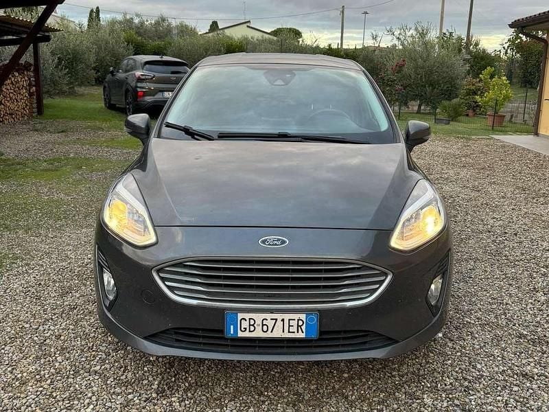 Grigio Usata 2020 Ford Fiesta Titanium Berlina | 10.300 € (Ottimo prezzo) - Immagine 1/4