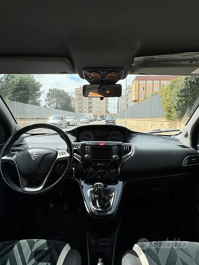 Usata Lancia Ypsilon 95 CV (69 kW) 2017 Nero Utilitaria