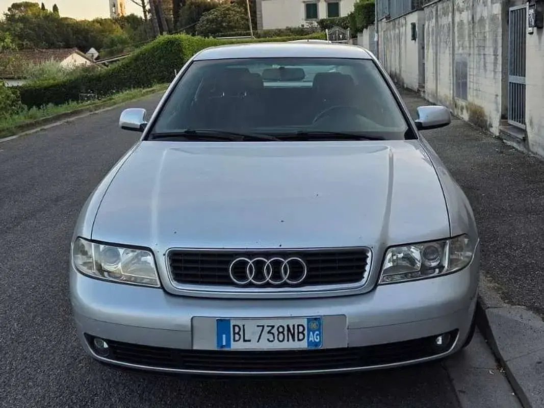 Usata Audi A4 Ambiente 116 CV (85 kW) 2000 Argento