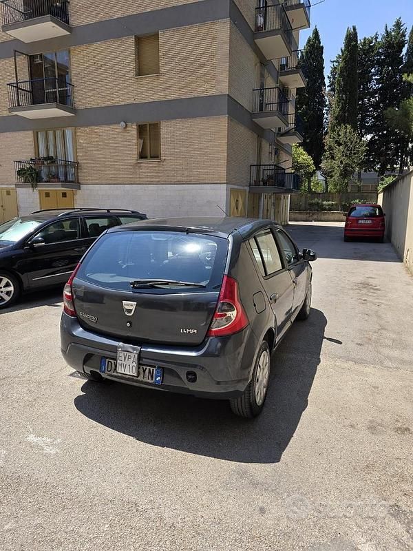 Usata Dacia Sandero 75 CV (55 kW) 2009 Grigio Utilitaria