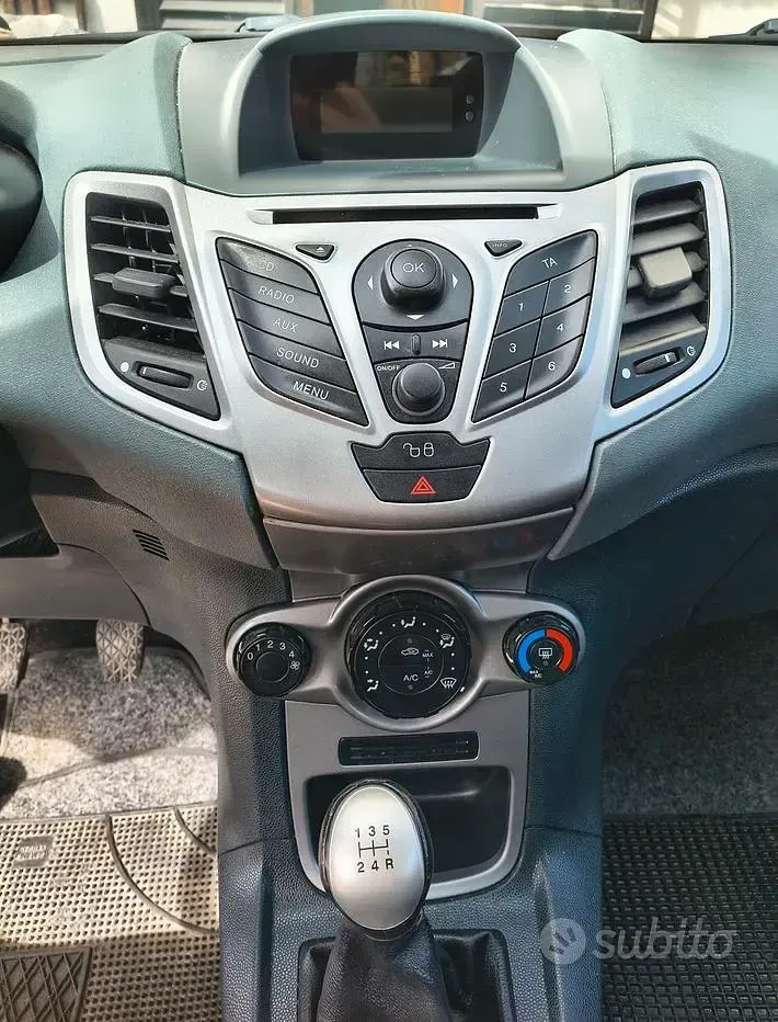 Usata Ford Fiesta 60 CV (44 kW) 2010 Nero Berlina