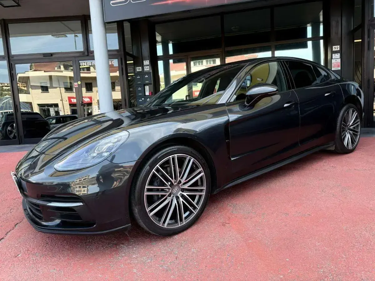 Usata Porsche Panamera 330 CV (242 kW) 2017 Grigio scuro Berlina