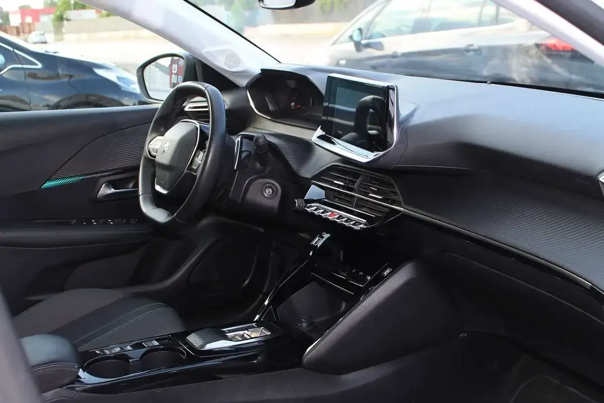 Usata Peugeot 208 GT 101 CV (74 kW) 2022 Other Utilitaria