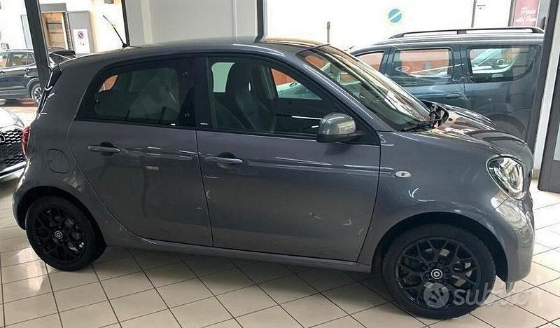 Usata Smart ForFour Passion 89 CV (65 kW) 2019 Grigio Utilitaria