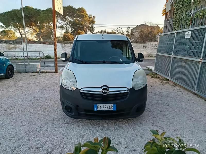 Begagnad Opel Combo 90 HK (66 kW) 2015 Vit Minibuss