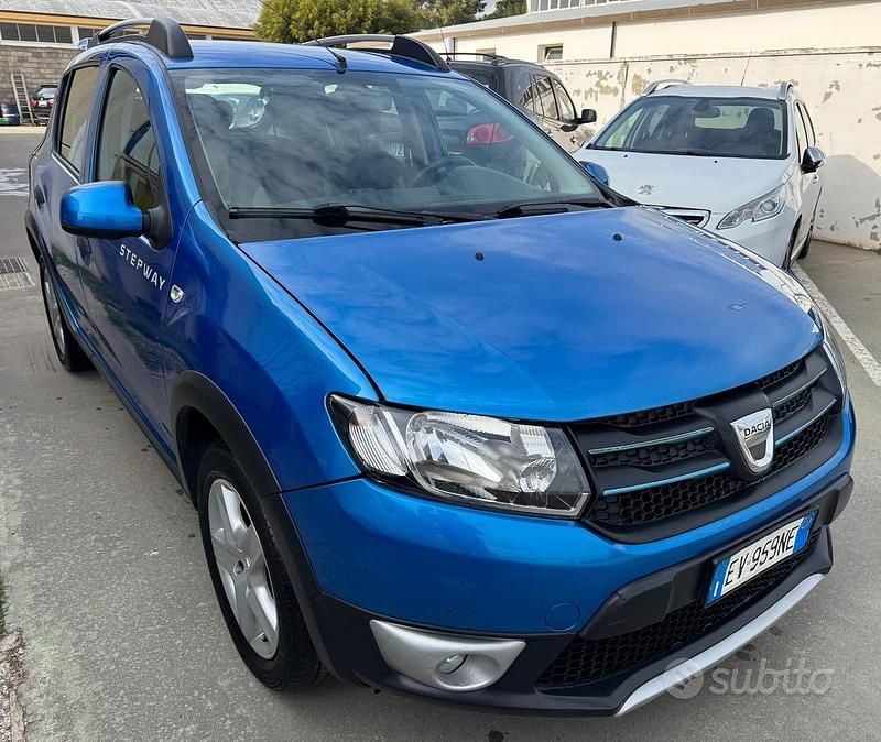 Usata Dacia Sandero Prestige 90 CV (66 kW) 2014 Blu Berlina