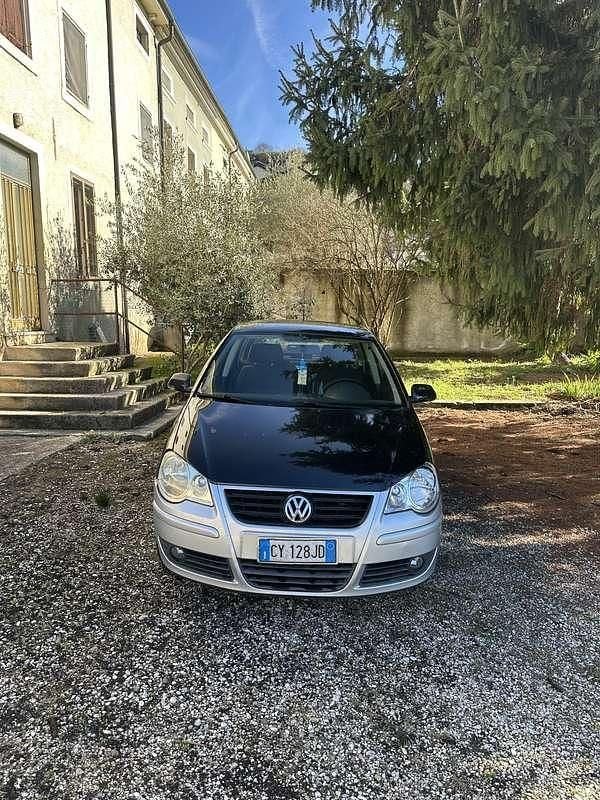 Usata VW Polo Comfortline 75 CV (55 kW) 2005 Blu Utilitaria