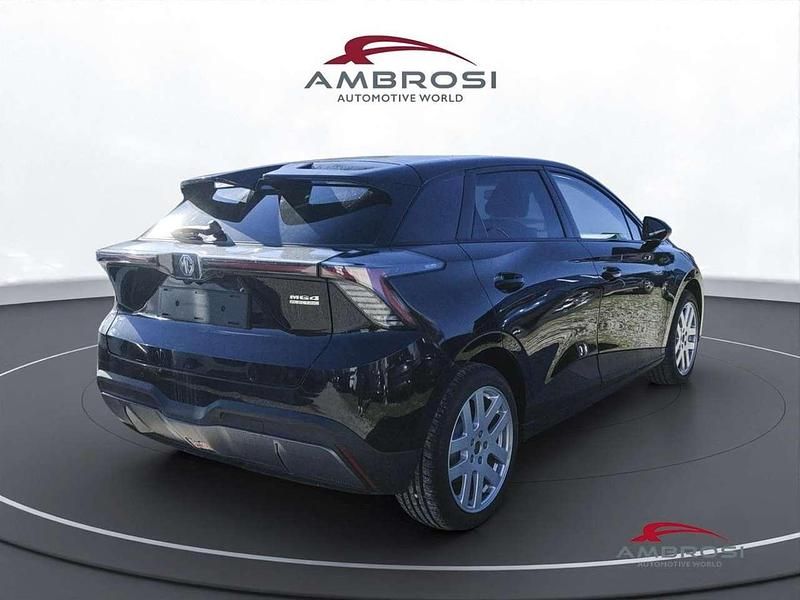 Usata MG MG4 EV Luxury 150 kW (204 CV) 2024 Pebble black Utilitaria