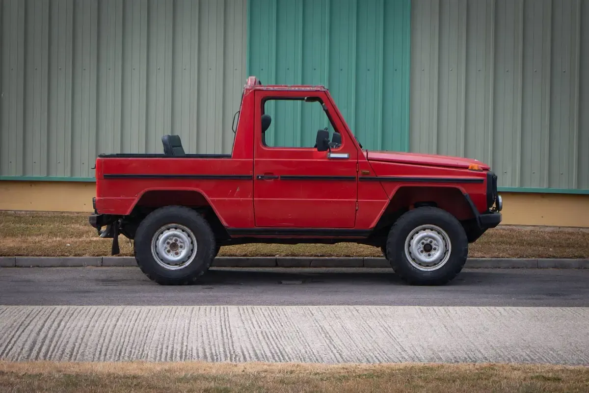 Usata Mercedes 240 87 CV (63 kW) 1979 Rosso SUV