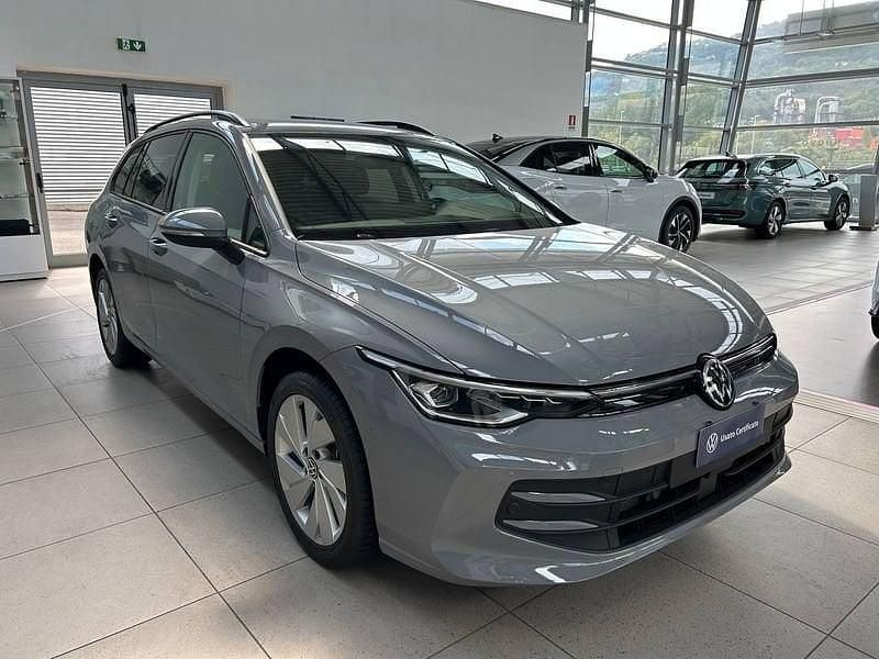 Usata VW Golf VIII Life 150 CV (110 kW) 2024 Moonstone grey Station wagon