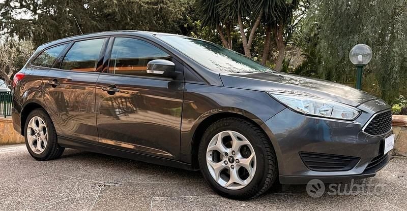 Usata Ford Focus 95 CV (69 kW) 2015 Marrone Station wagon