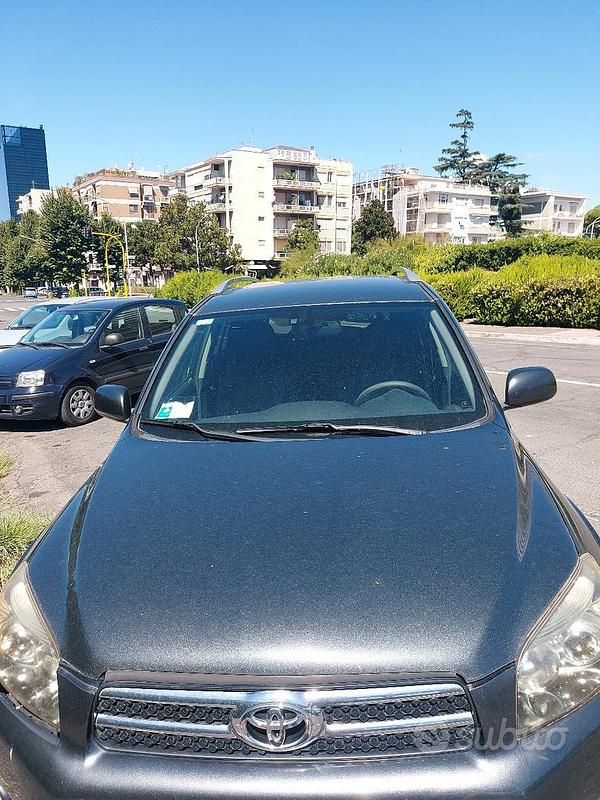 Usata Toyota RAV4 Luxury 177 CV (130 kW) 2006 Nero SUV