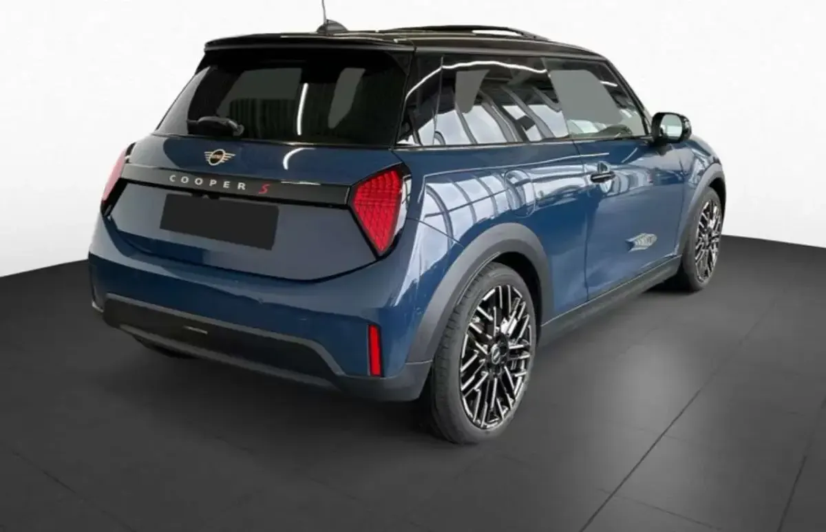Usata Mini Cooper S Favoured 204 CV (150 kW) 2024 Blu/azzurro Utilitaria