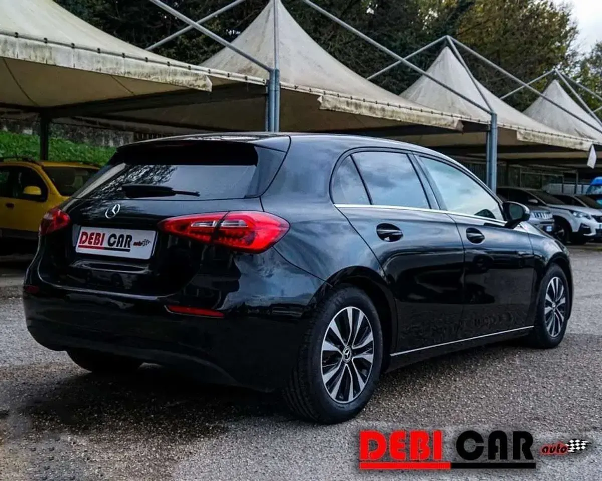 Usata Mercedes A180 116 CV (85 kW) 2021 Nero Monovolume
