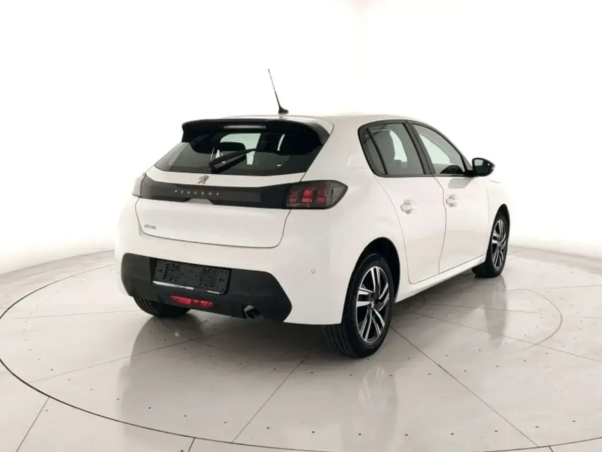 Usata Peugeot 208 Active 101 CV (74 kW) 2023 Bianco Utilitaria