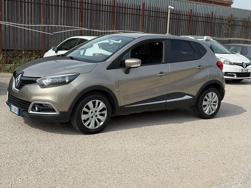 Usata Renault Captur 90 CV (66 kW) 2014 Oro SUV