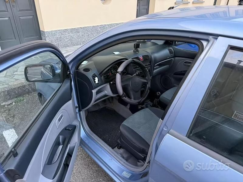 Usata Kia Picanto 61 CV (44 kW) 2004 Blu Utilitaria