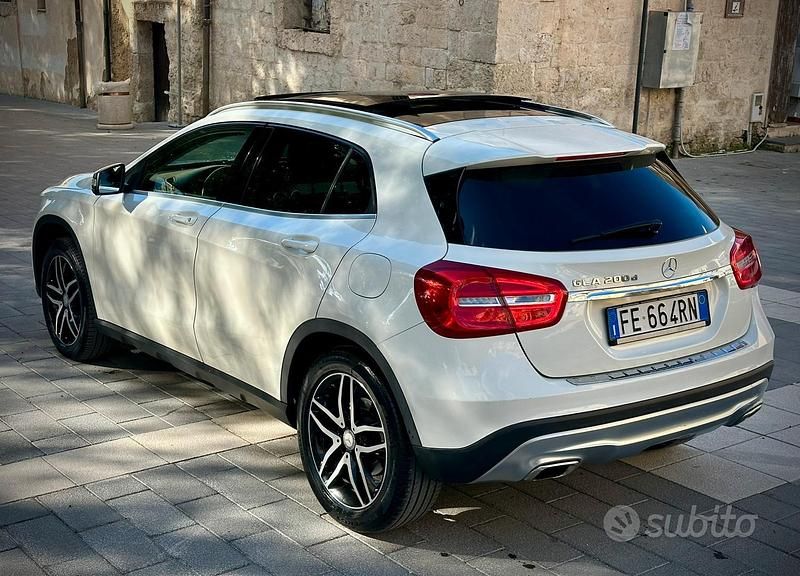 Usata Mercedes GLA200 Sport Edition 136 CV (100 kW) 2016 Bianco SUV