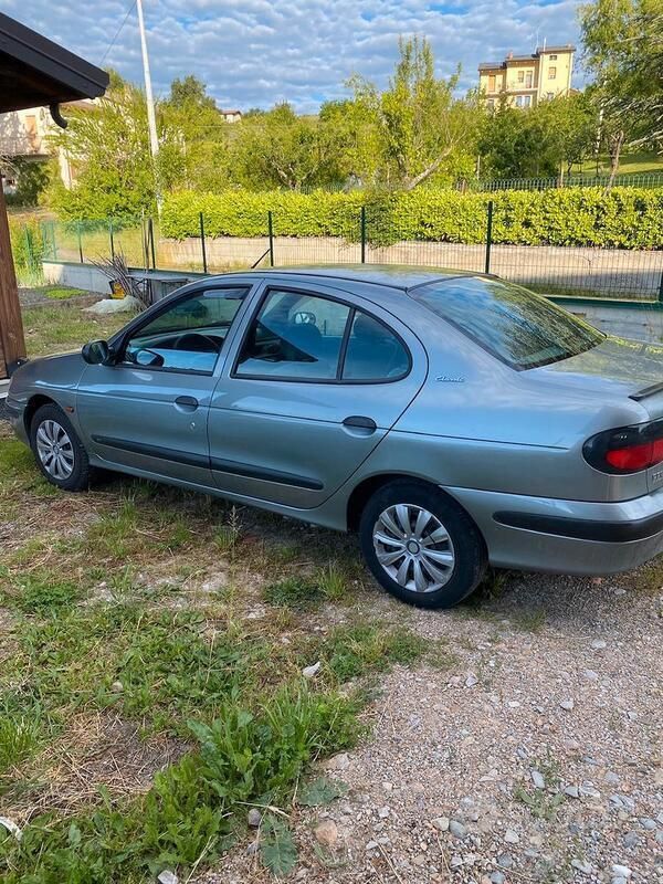 Usata 1997 Renault Mégane Tre volumi | 800 € - Immagine 1/4