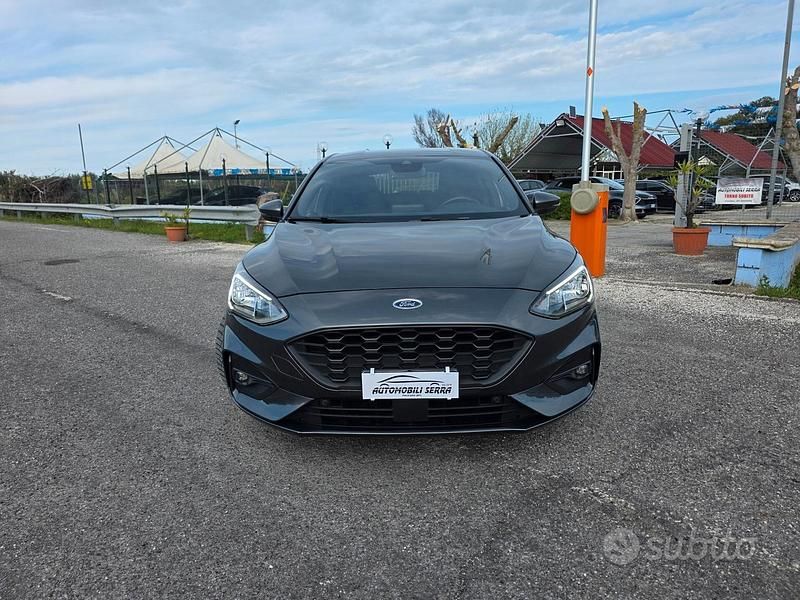 Usata Ford Focus ST 120 CV (88 kW) 2022 Grigio Berlina