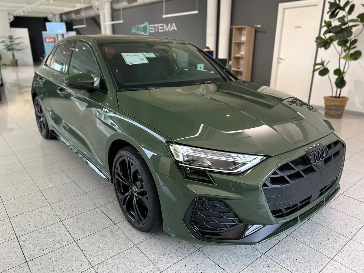 Nuova Audi A3 Sportback e-tron S-Line 150 CV (110 kW) 2025 Verde district Utilitaria