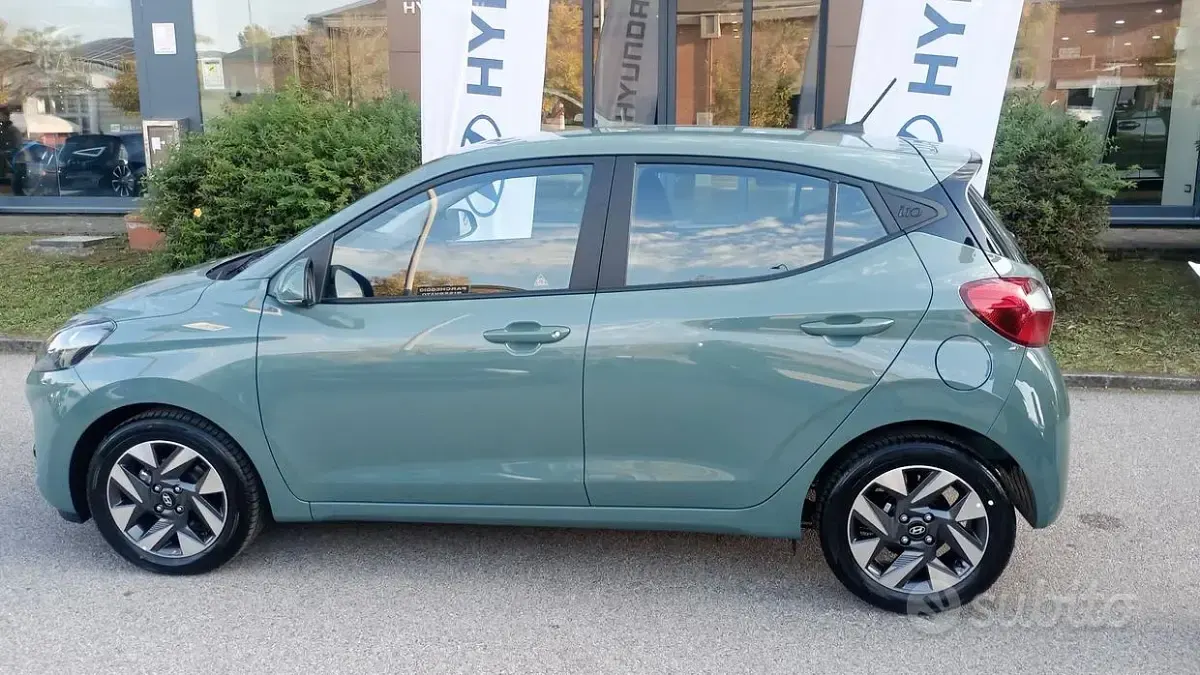 Usata Hyundai i10 63 CV (46 kW) 2025 Verde Utilitaria