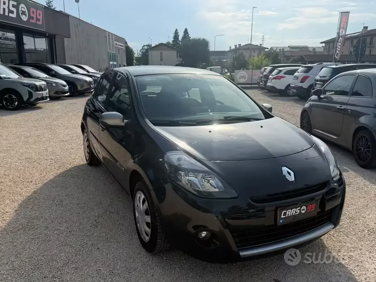 Usata Renault Clio II Dynamique 75 CV (55 kW) 2010 Nero Berlina