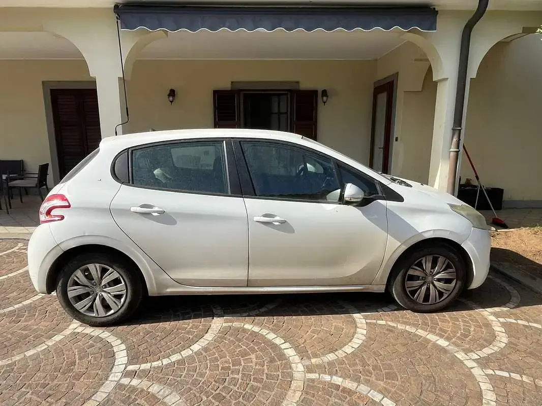 Usata Peugeot 208 Active 82 CV (60 kW) 2013 Utilitaria