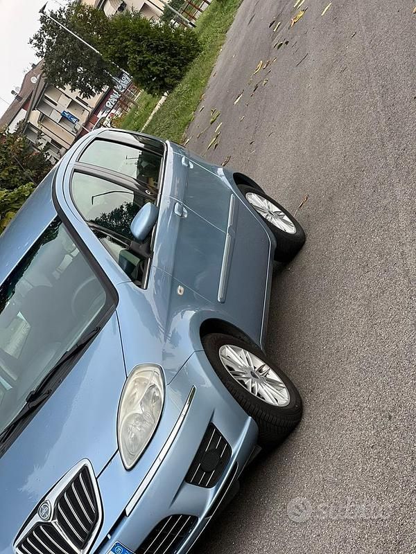 Usata Lancia Musa 95 CV (69 kW) 2009 Blu Monovolume
