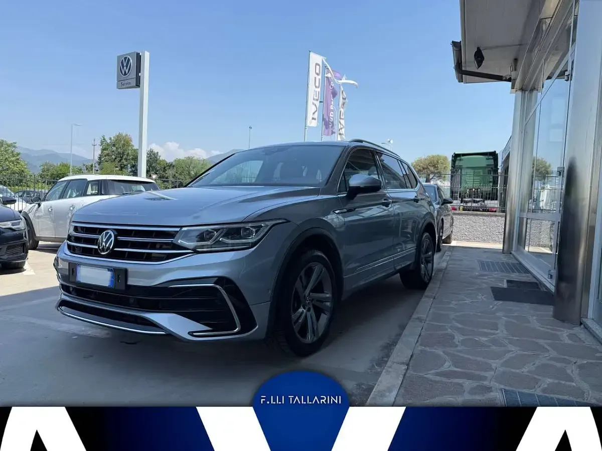 Usata VW Tiguan Allspace R-line 200 CV (147 kW) 2022 Pyrit silver metallizzato SUV