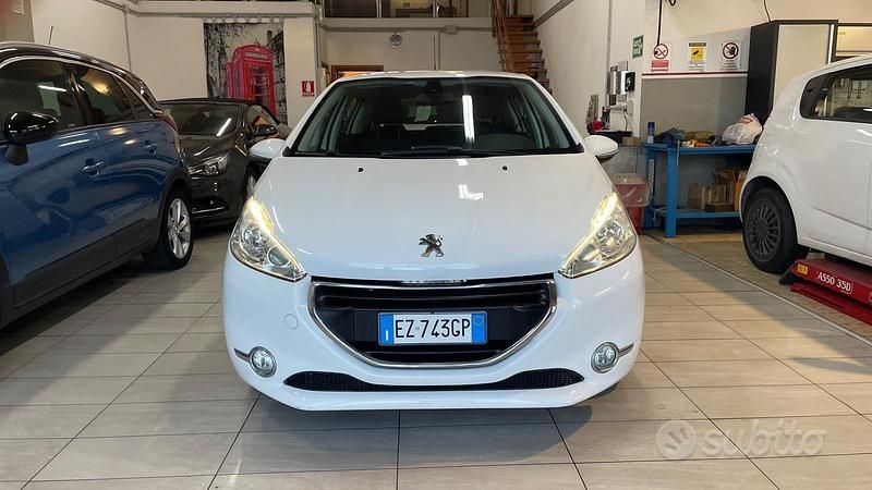 Usata Peugeot 208 Allure 120 CV (88 kW) 2015 Bianco Utilitaria