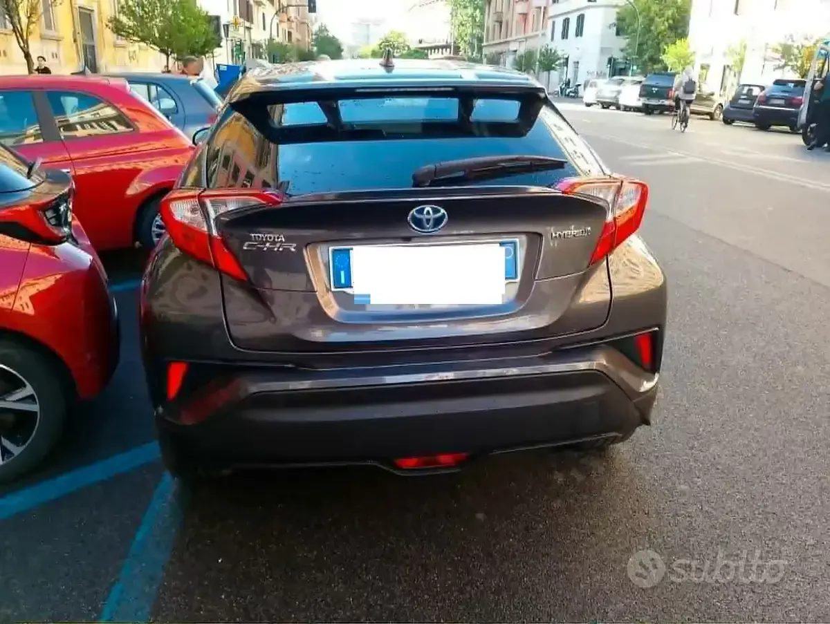 Second-hand Toyota C-HR Active 98 CP (72 kW) 2017 Gri SUV