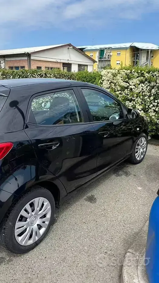 Usata Mazda 2 75 CV (55 kW) 2009 Nero Utilitaria