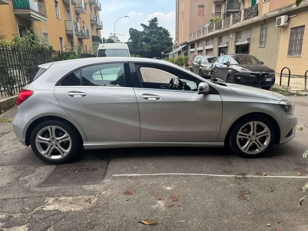 Usata Mercedes A180 Premium 122 CV (89 kW) 2013 Argento Utilitaria