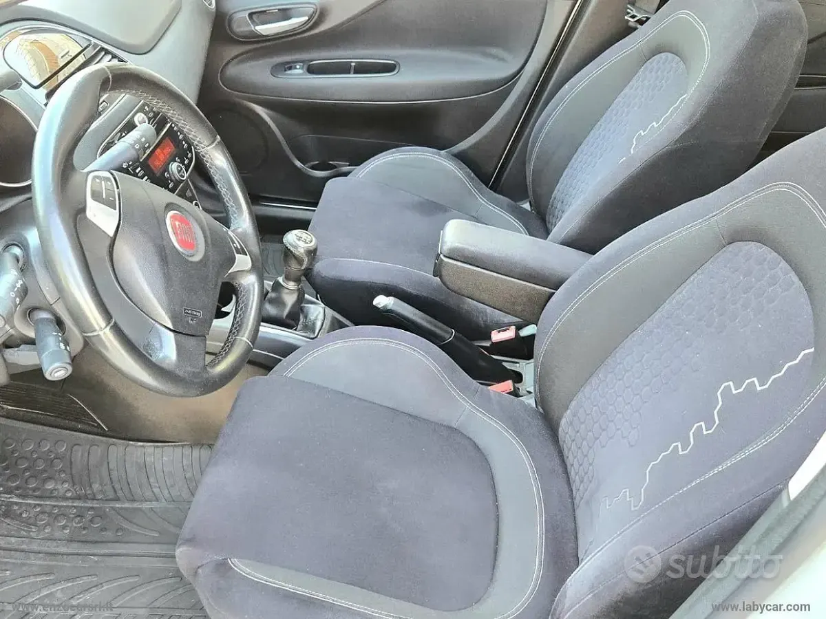 Usata Fiat Punto Lounge 95 CV (69 kW) 2012 Bianco Utilitaria