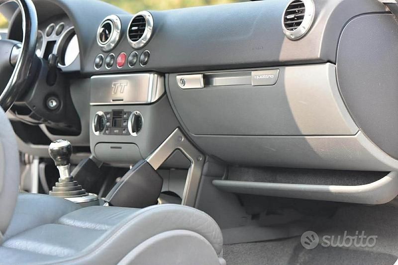 Usata Audi TT 225 CV (165 kW) 2002 Grigio Coupé