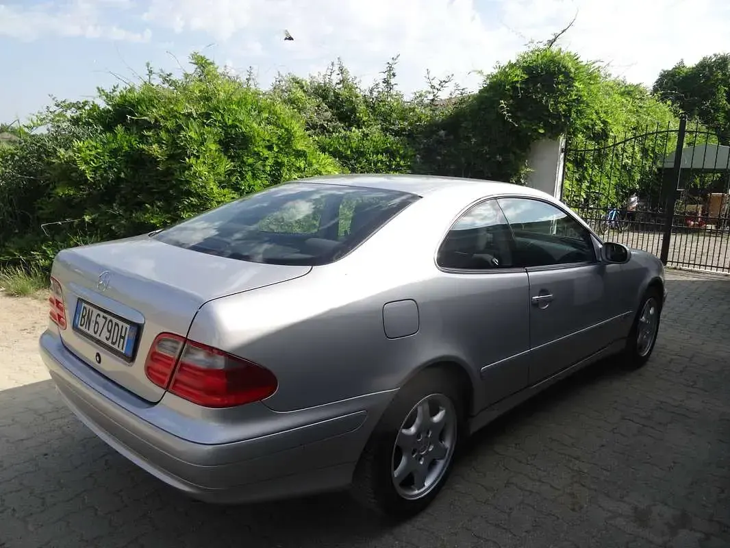 Usata Mercedes CLK230 Elegance 193 CV (141 kW) 1996 Argento Coupé
