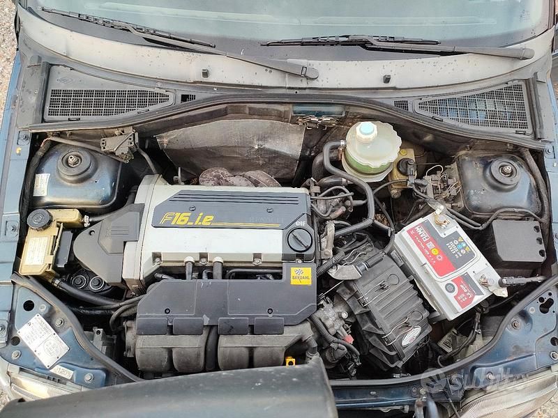 Usata Renault Clio 135 CV (99 kW) 1994 Berlina