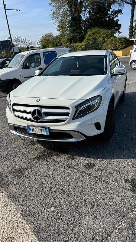 Usata Mercedes GLA180 109 CV (80 kW) 2017 Bianco SUV