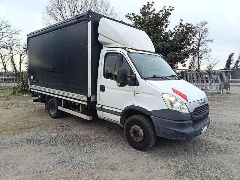 Usata Iveco Daily 170 CV (125 kW) 2013 Bianco Furgone