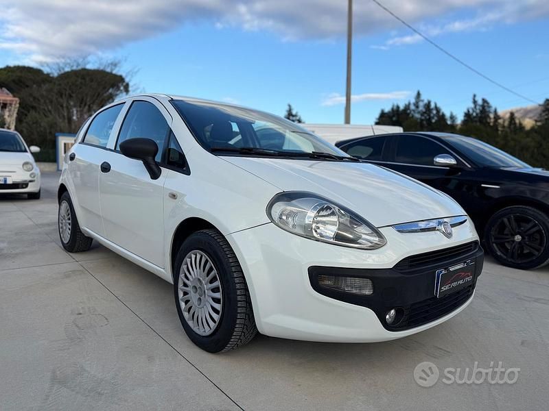 Bianco Usata 2011 Fiat Grande Punto Due volumi | 3750 € (Buon prezzo) - Immagine 1/4