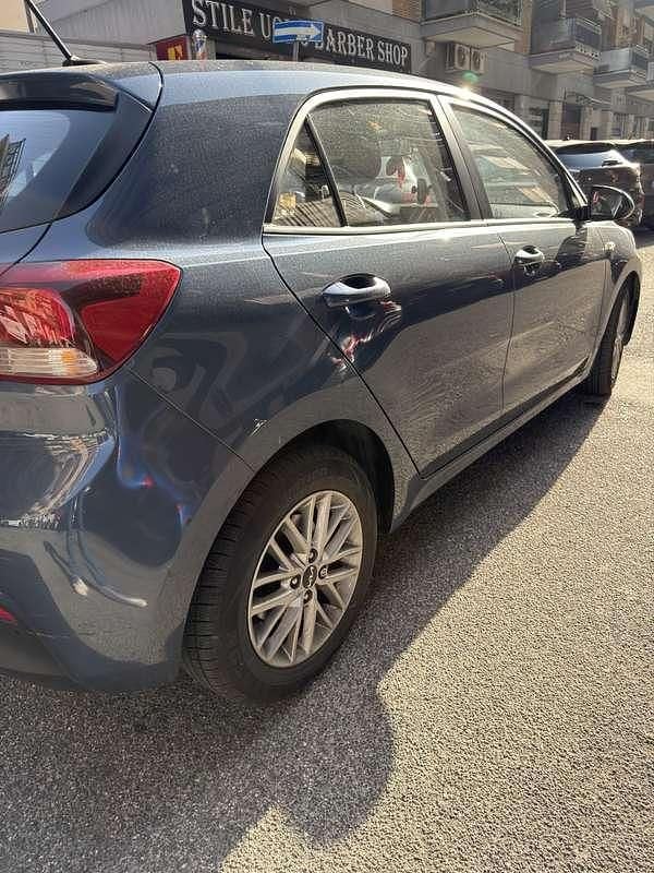 Usata Kia Rio Style 101 CV (74 kW) 2022 Berlina