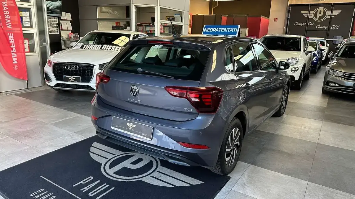 Usata VW Polo Life 90 CV (66 kW) 2022 Nero titanio Utilitaria