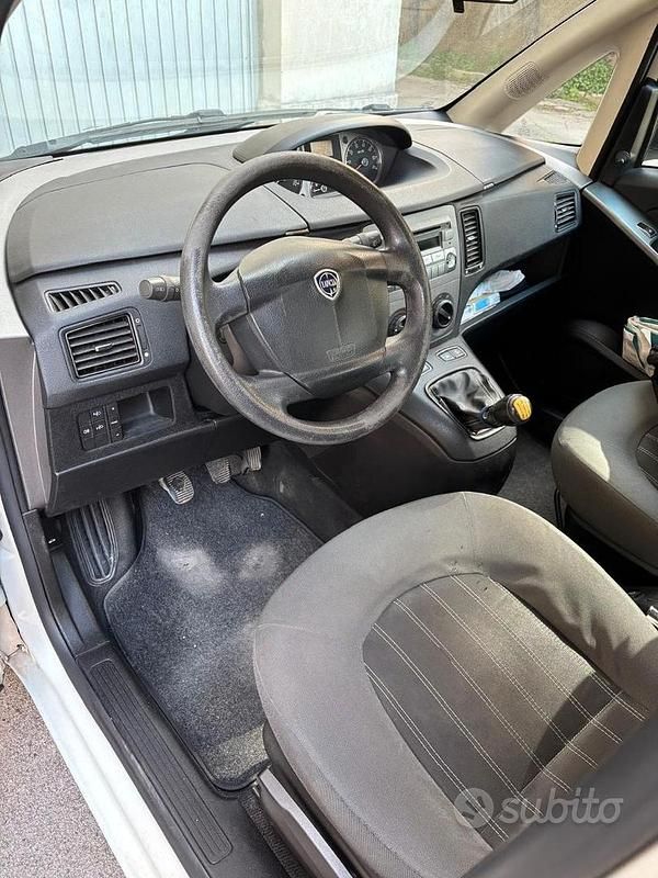 Usata Lancia Musa 69 CV (50 kW) 2011 Bianco Monovolume